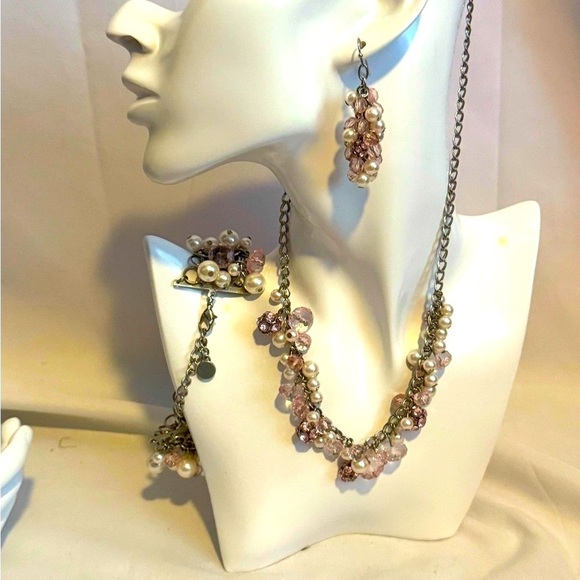 Jewelry - Jewlery set faux pearl & pink